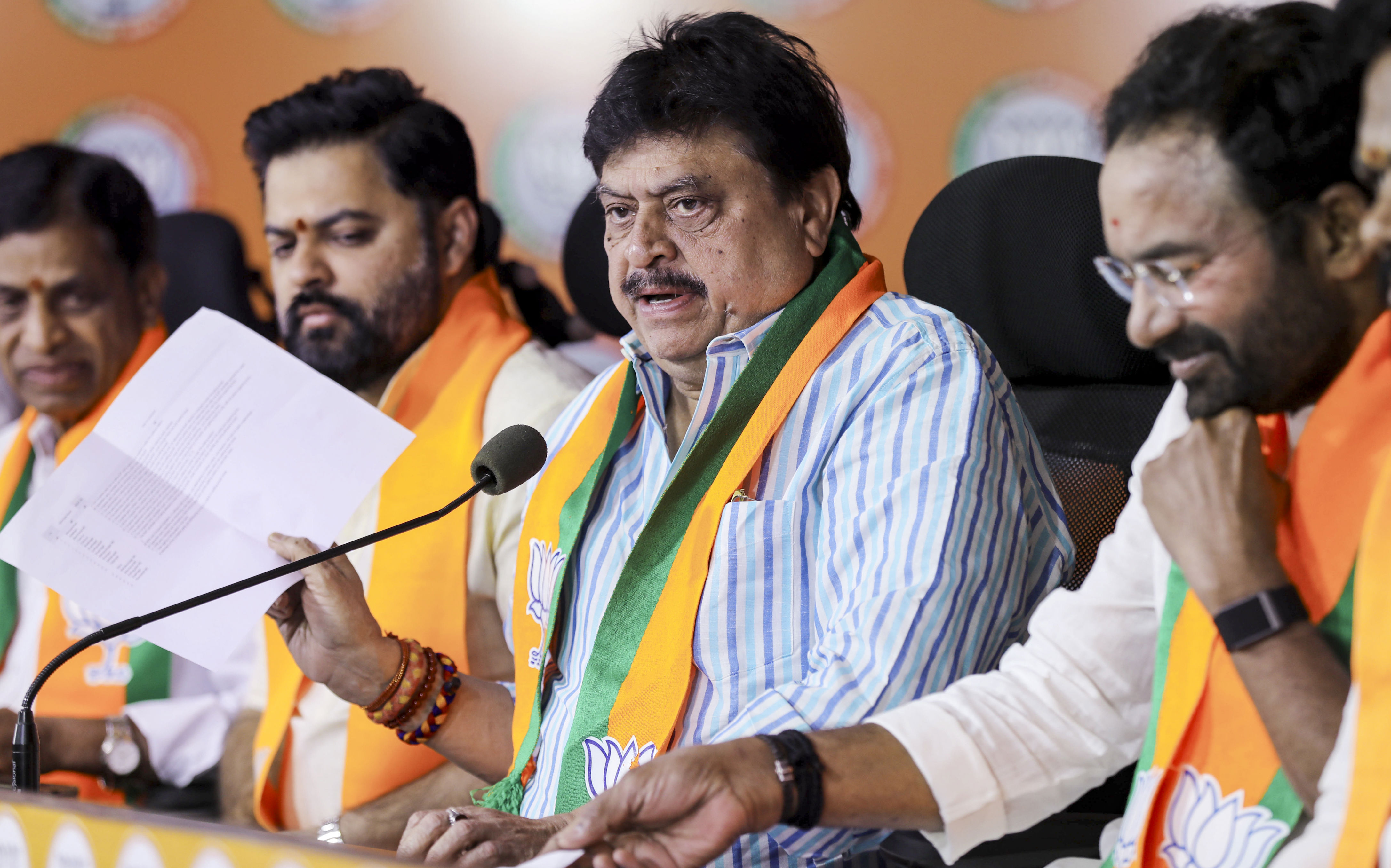 Rahul Gandhi should conduct 'Chhatron ki Goonj' in Hyderabad: T'gana BJP chief