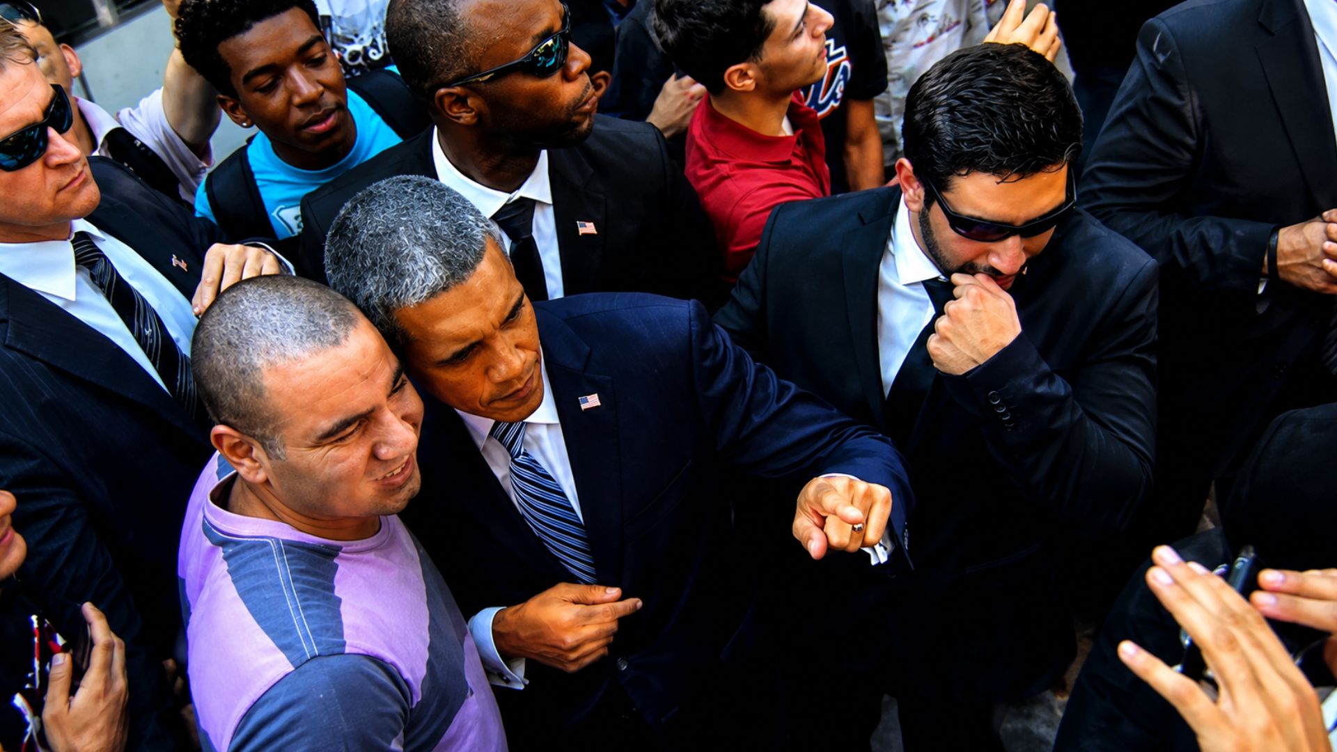 How did fake Obama draw a New York crowd?
