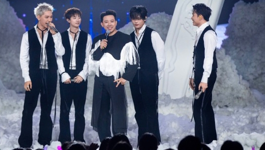 Lộ diện tiết mục của anh trai dẫn đầu bình chọn tại Livestage 2 Tinh hà say hi
