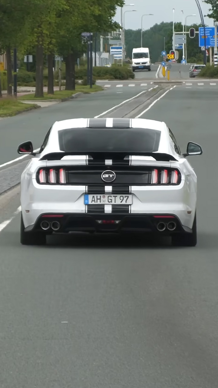 Does Ford Mustang GT sound better than Nissan GTR R35?