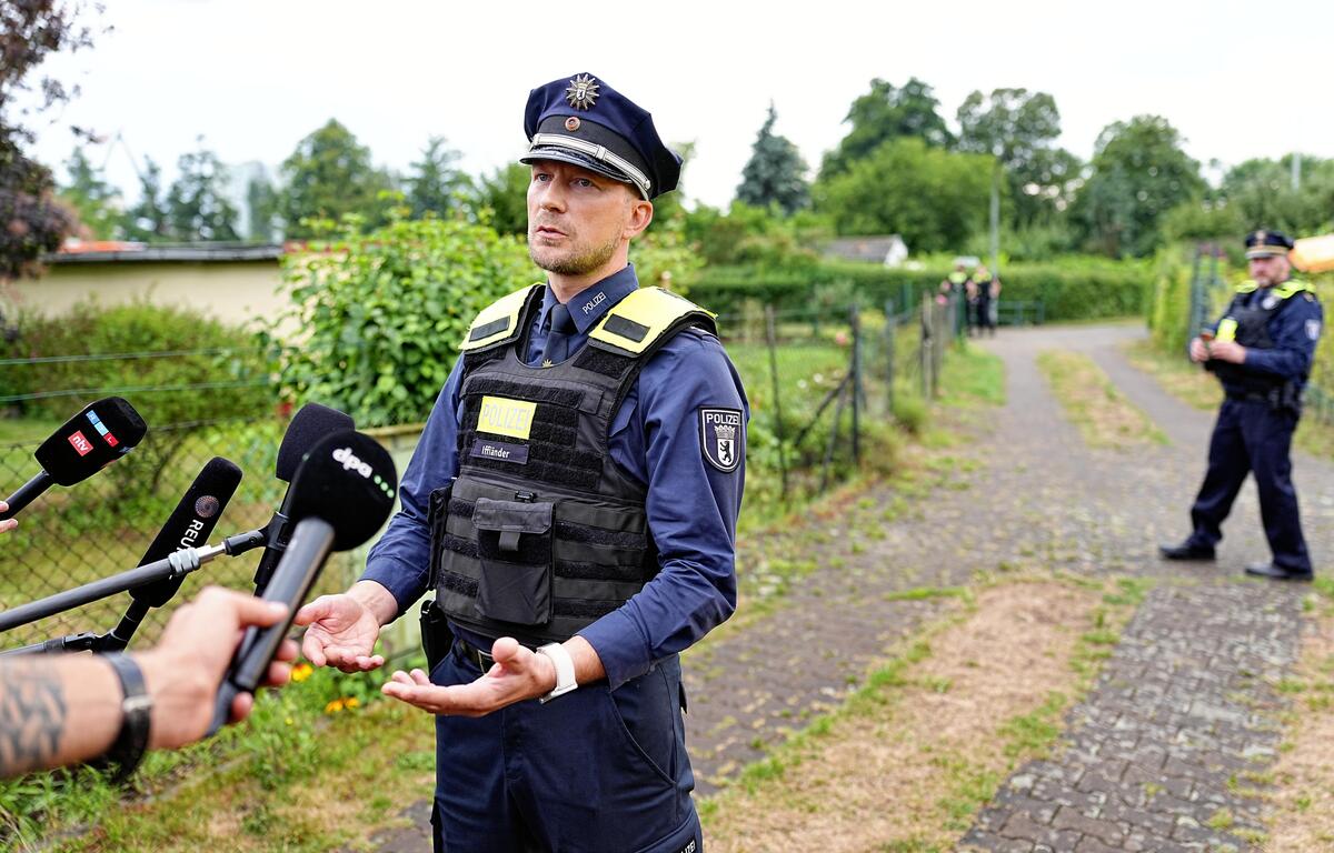 ドイツのパレードに車突入のテロ、容疑者のイスラム過激派の男死亡…警察の拘束作戦で特殊部隊が発砲