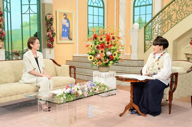 49歳タレント 両親は有名歌手 今では中学生の娘を持つ母に 離れて暮 …