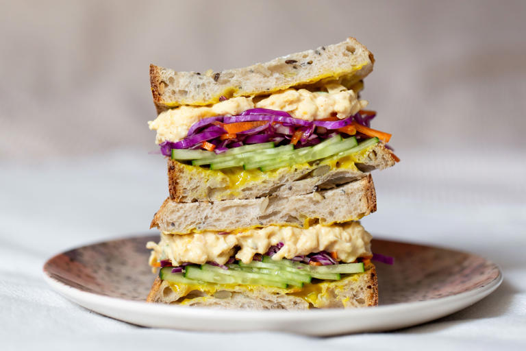 Salsa por partida doble: mostaza y miel + hummus