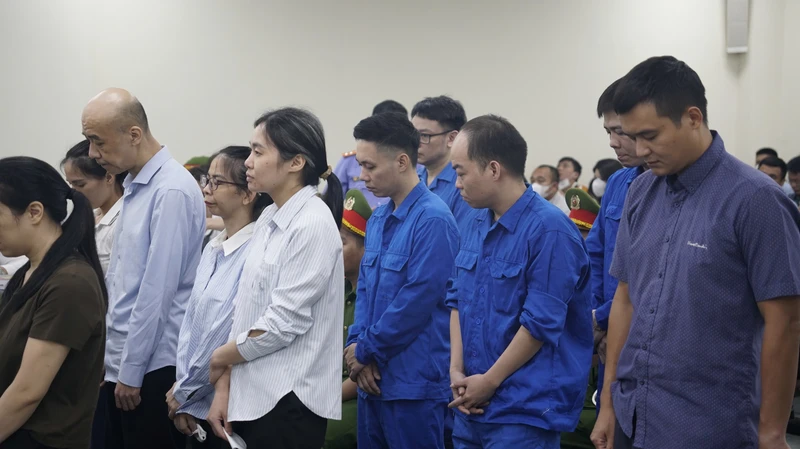 Cựu cán bộ thừa nhận phạm điều cấm của ngành khi tiết lộ thông tin điều tra cho trùm thực phẩm giả