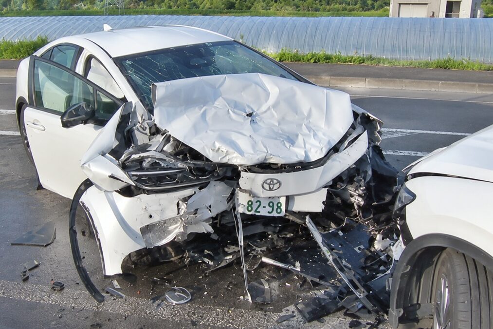 家族4人のレンタカーはなぜ対向車線に入ったのか?北海道・富良野で1人死亡