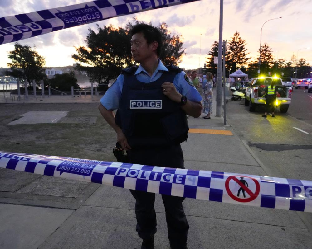 NSW police deputy commissioner says letting Jewish security group carry guns could be seen as 'favouritism'