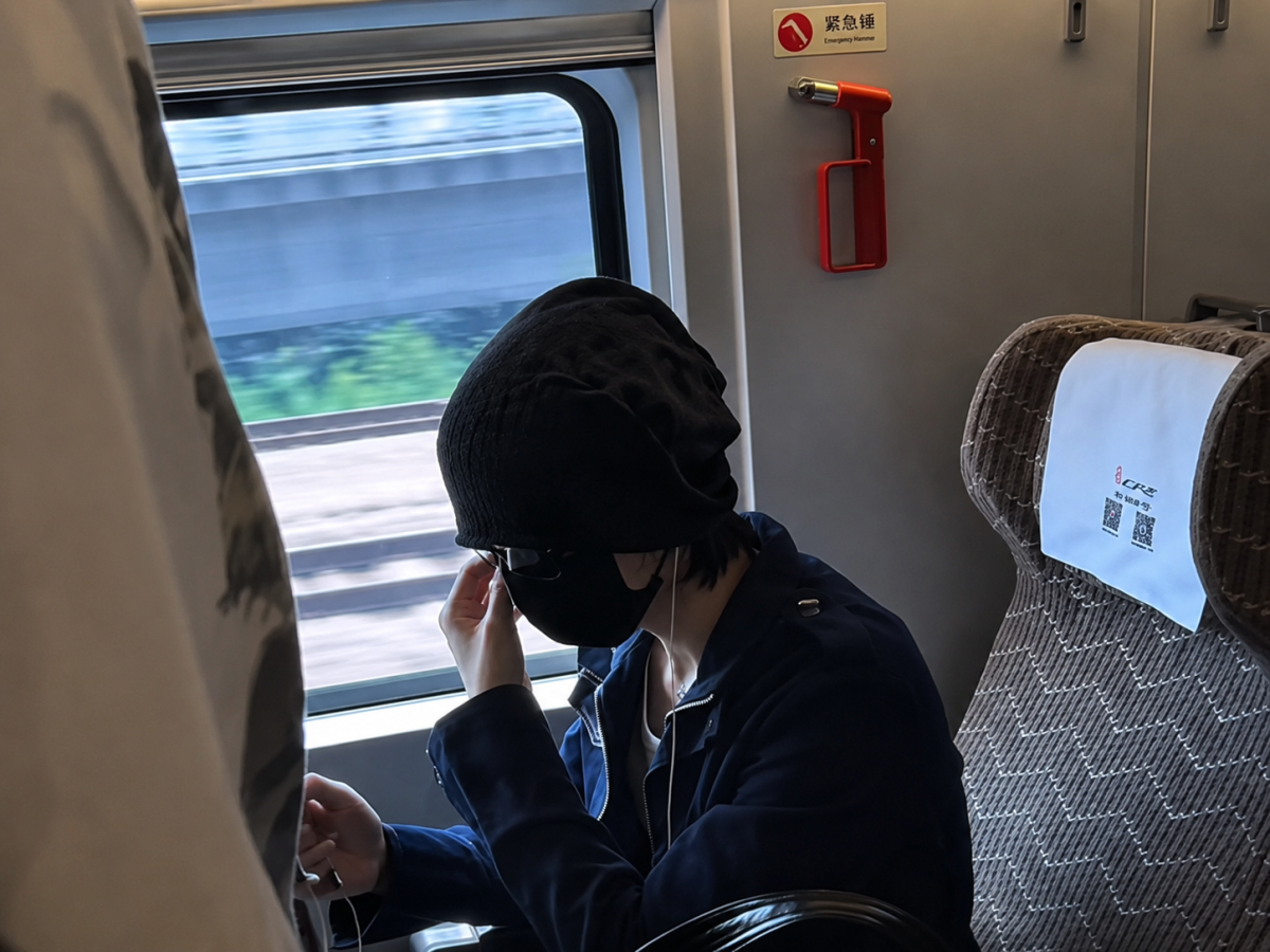 中国の男性アイドル歌手、高速鉄道で他人の座席を占拠―中国メディア