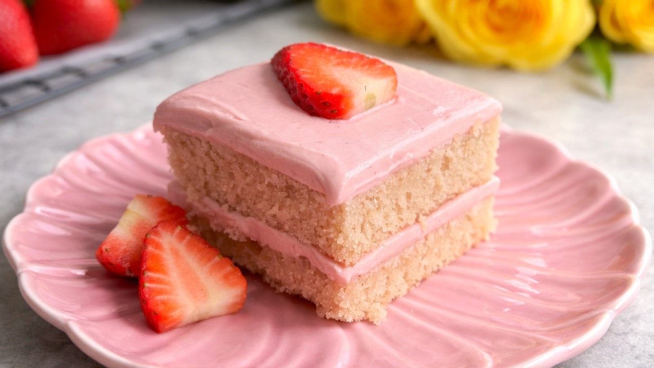 This easy strawberry cake could become a family favorite