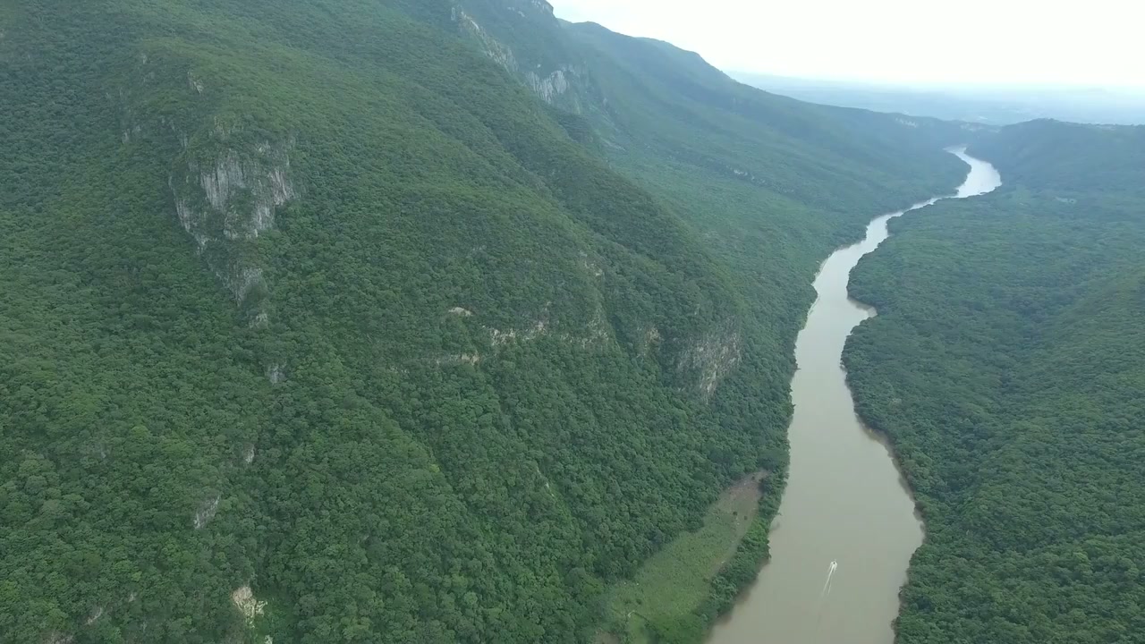 Sumidero Canyon, Mexico: Drone views of Grijalva River