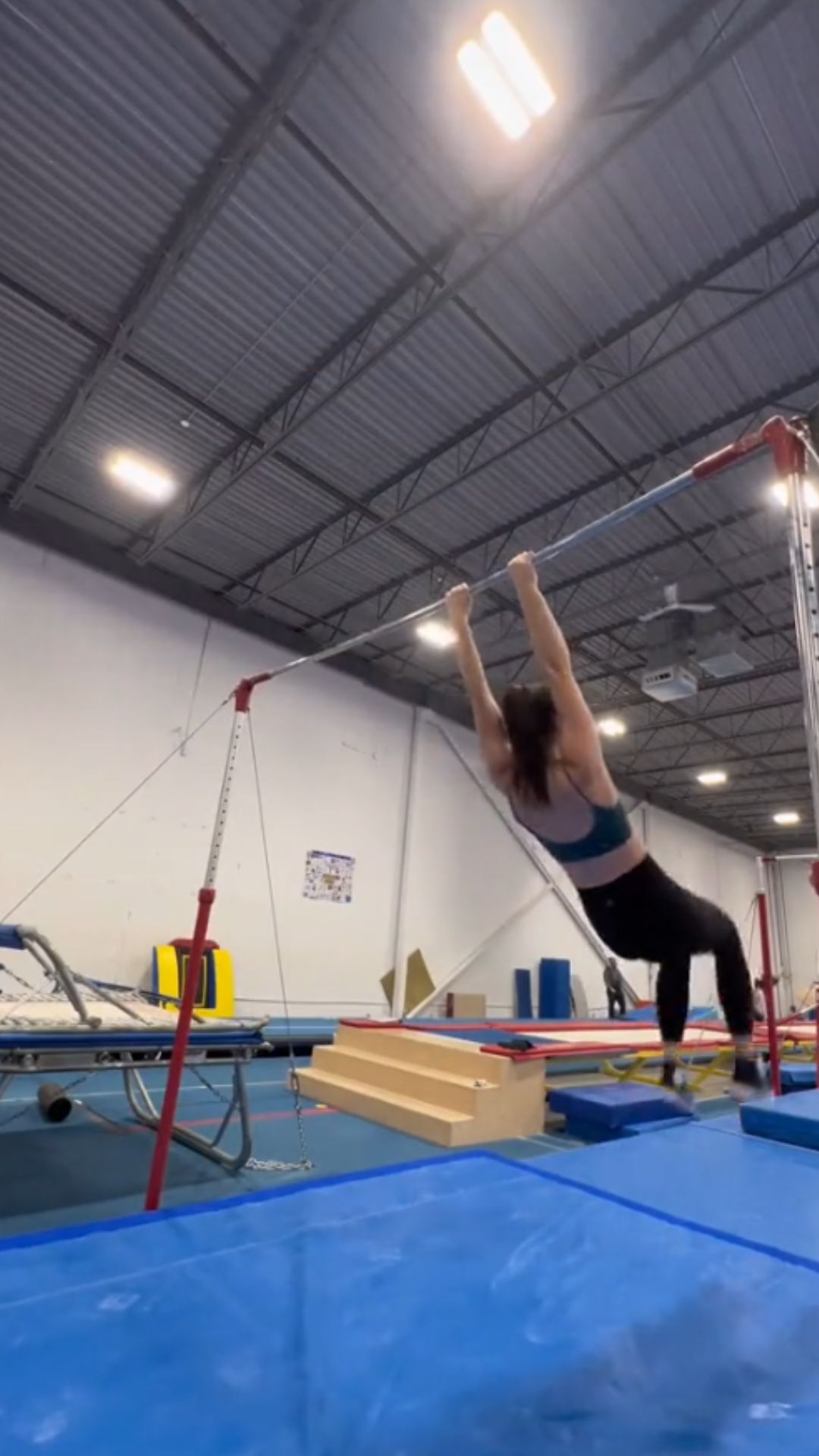 Advanced bar training highlights calisthenics strength and control