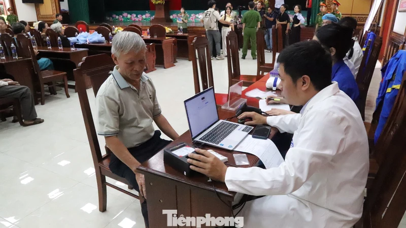 Thân nhân gửi gắm hy vọng qua từng mẫu ADN