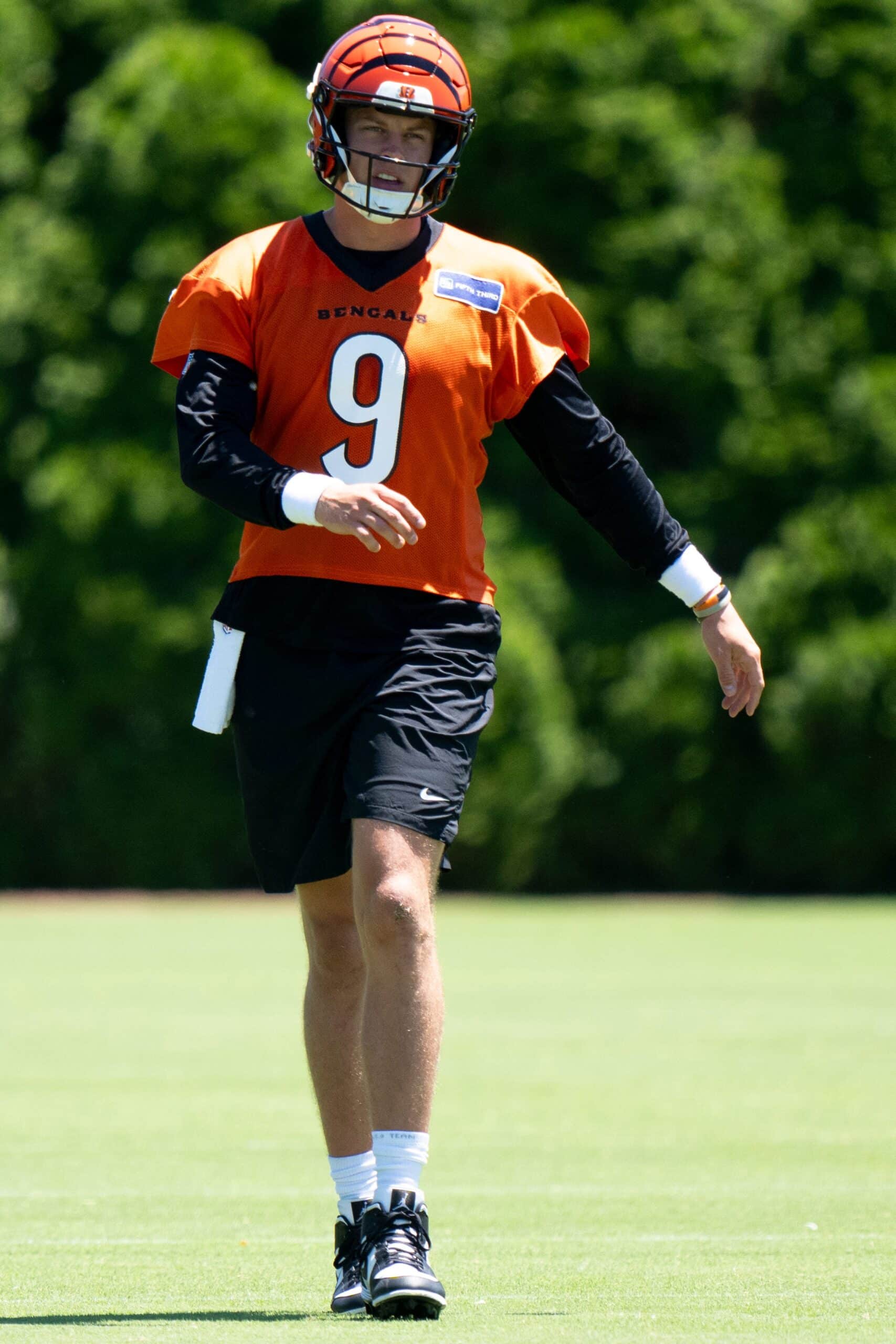 NFL evaluator names QB with the 'best pocket movement in the league'