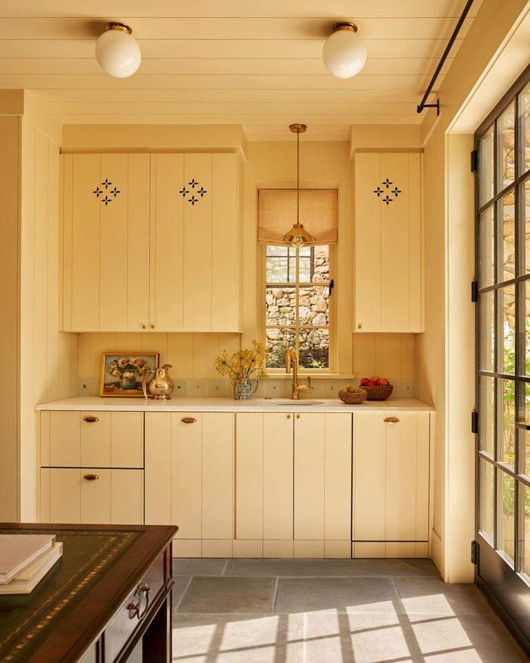 The Kitchen Cabinet Trend Interior Designers Are Obsessed With in 2026 ...
