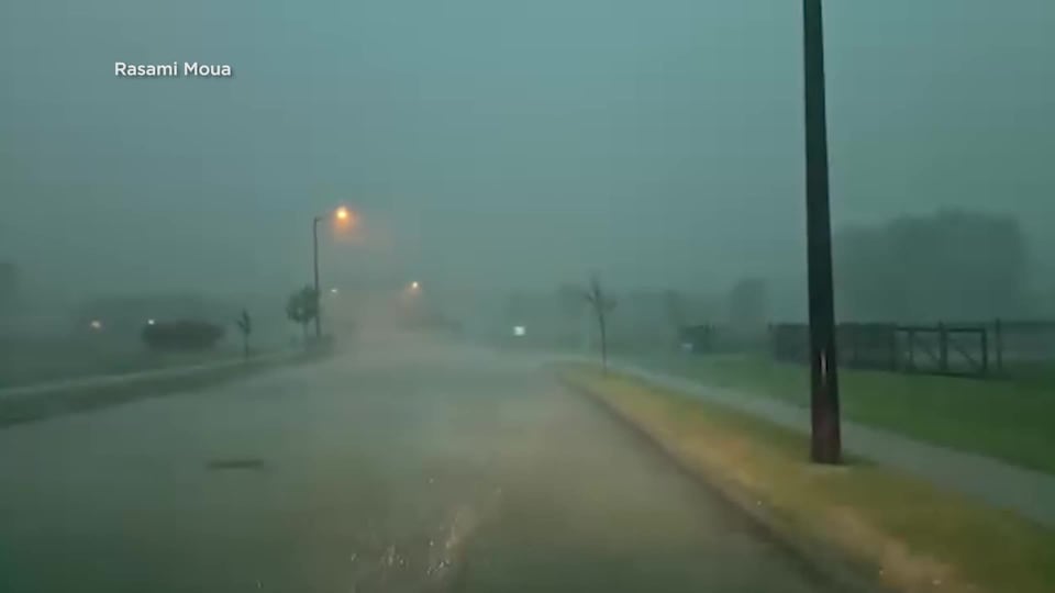 Heavy rain, dangerous winds blow through Appleton, WI, as tornado ...