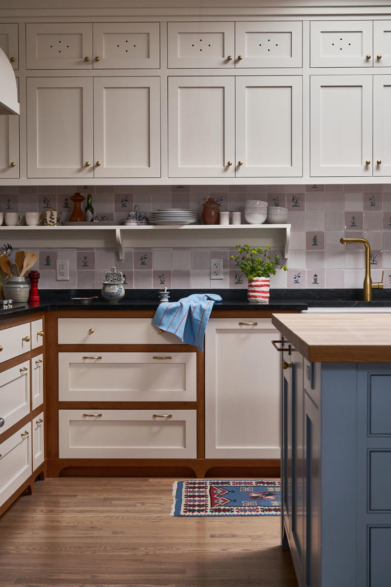 The Kitchen Cabinet Trend Interior Designers Are Obsessed With in 2026 ...