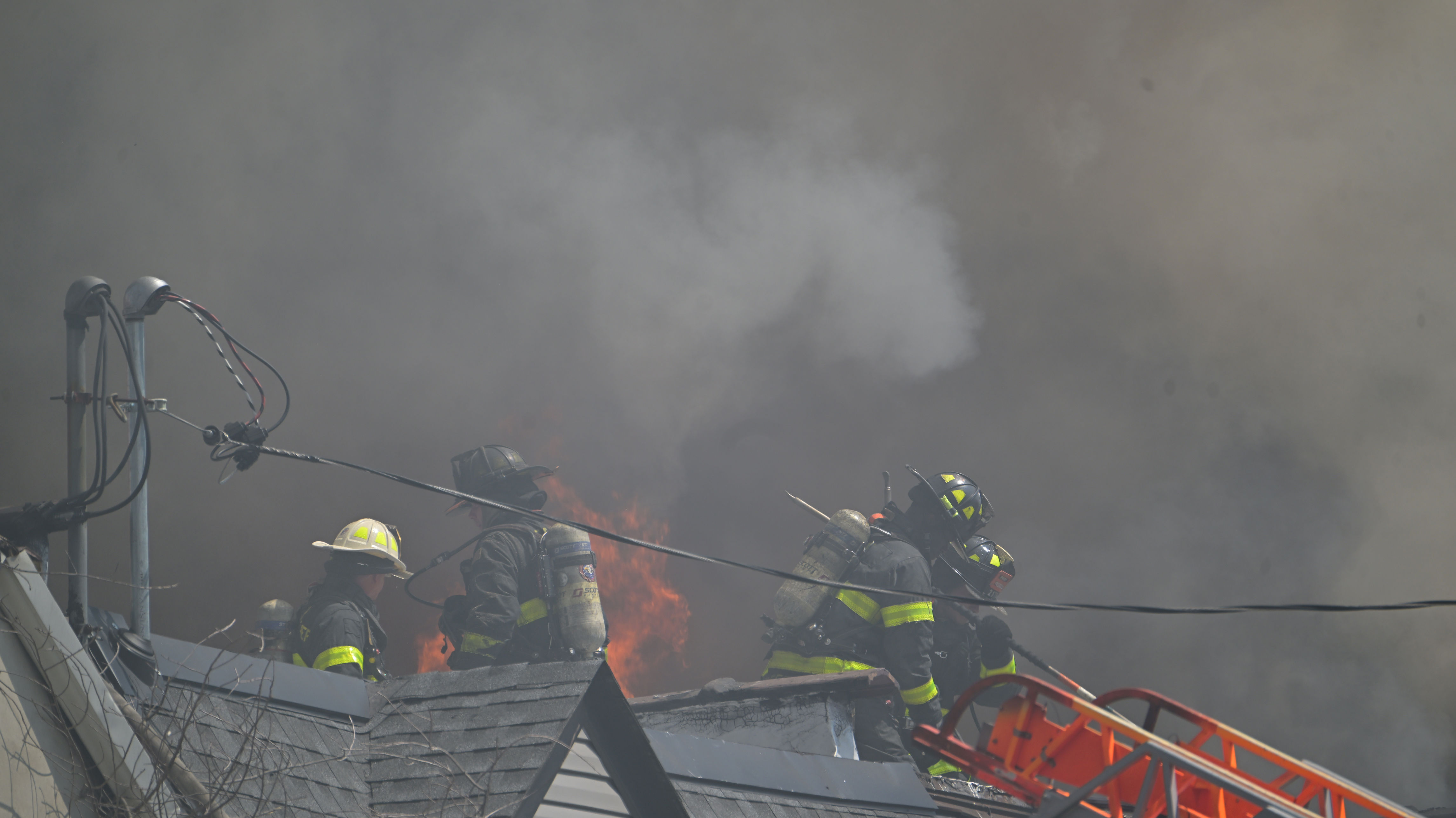 Flushing senior killed, 17 firefighters injured in five-alarm fire that ...