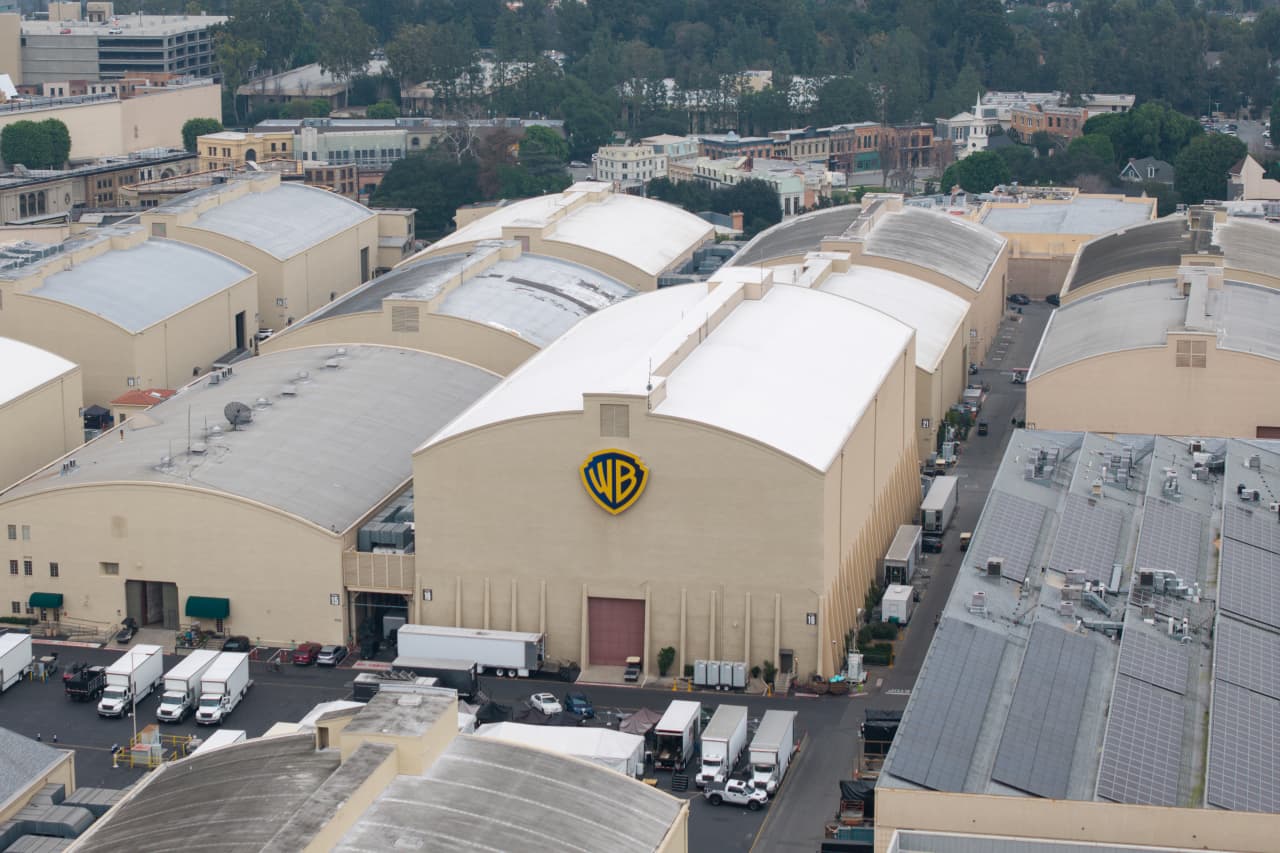 Warner Bros. stock hits lowest price since Paramount deal: Merger odds around 50%
