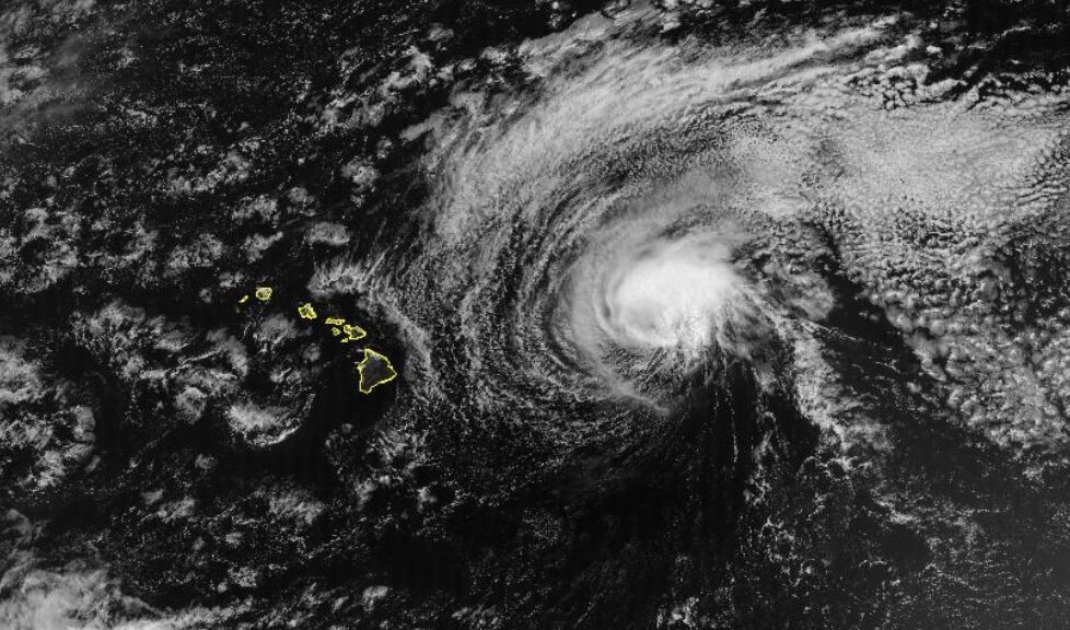 Tropical Storm Fausto gradually weakening on track taking it north of Hawaii