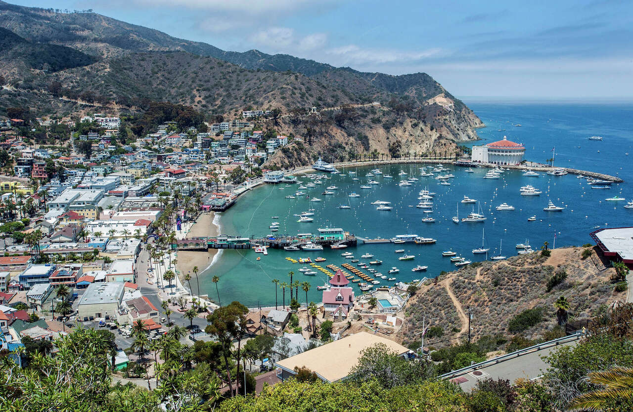2 killed, 1 missing after medical helicopter crashes off California coast
