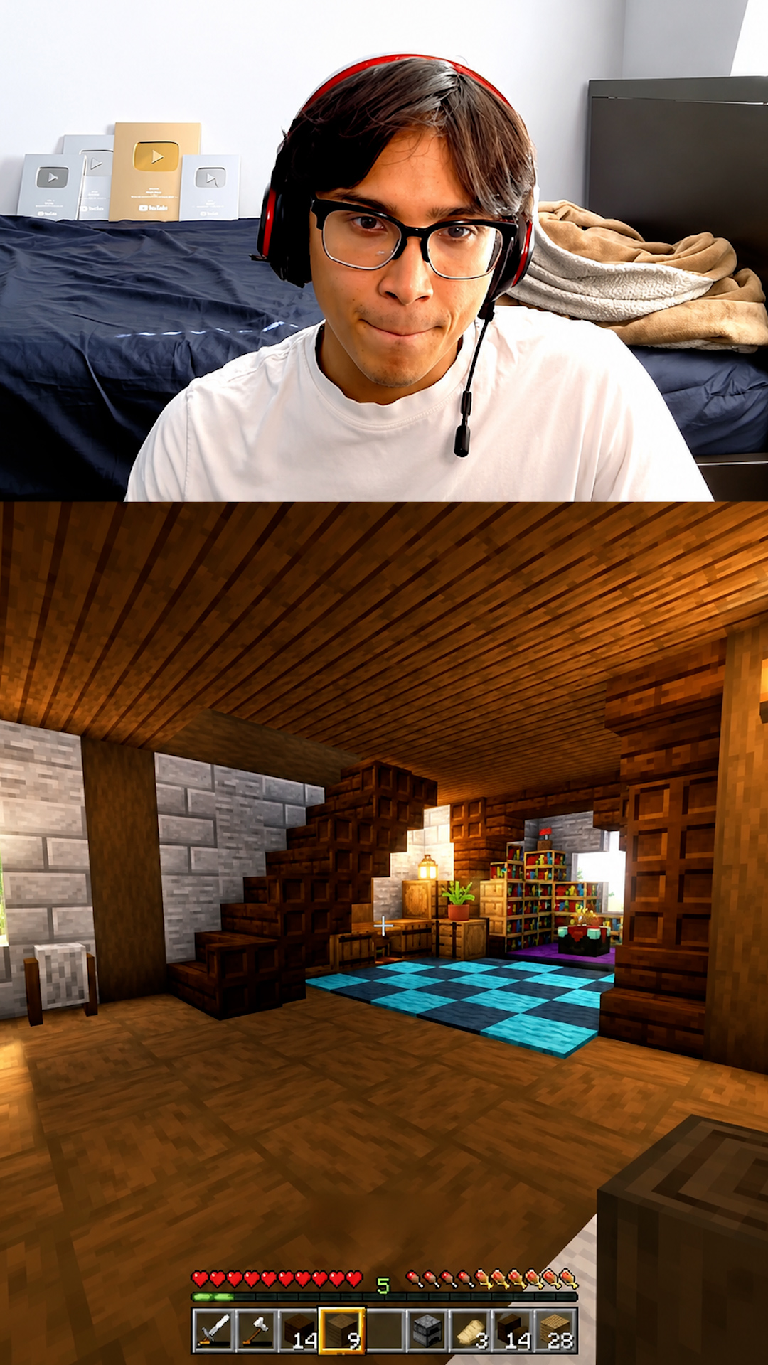 Building a detailed medieval wooden house in Minecraft