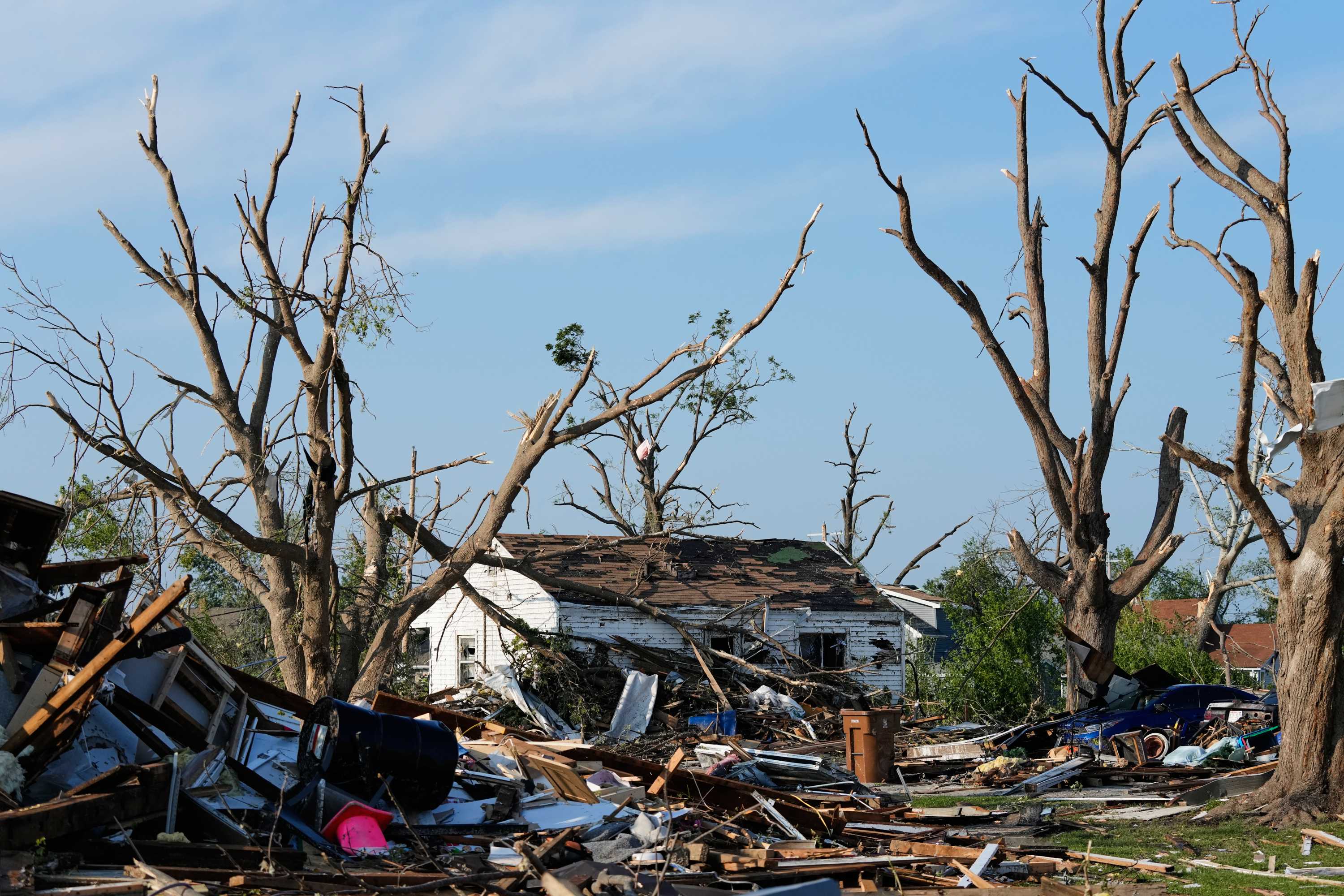 Menasha tornado causes extensive damage and cuts power to thousands of ...