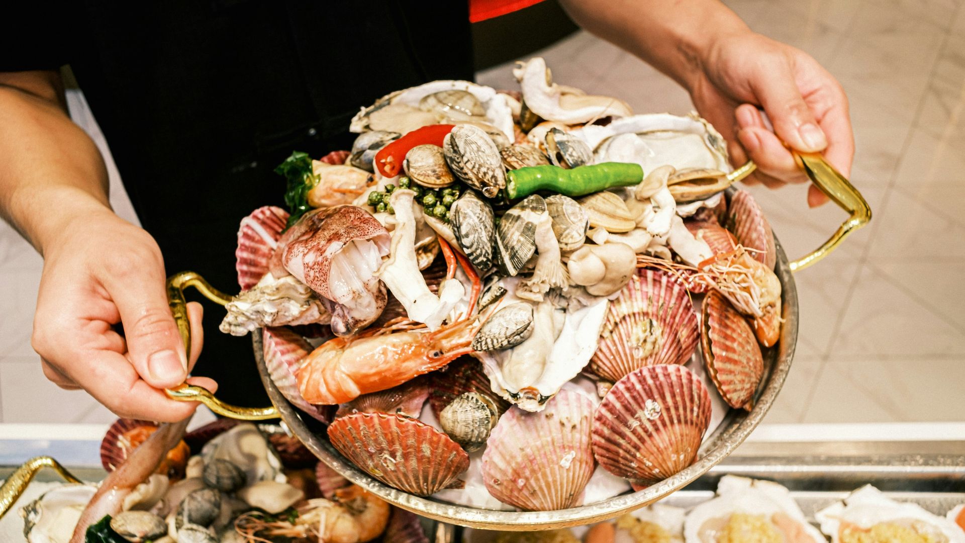 10 dishes to stop ordering at seafood restaurants & 10 better options ...