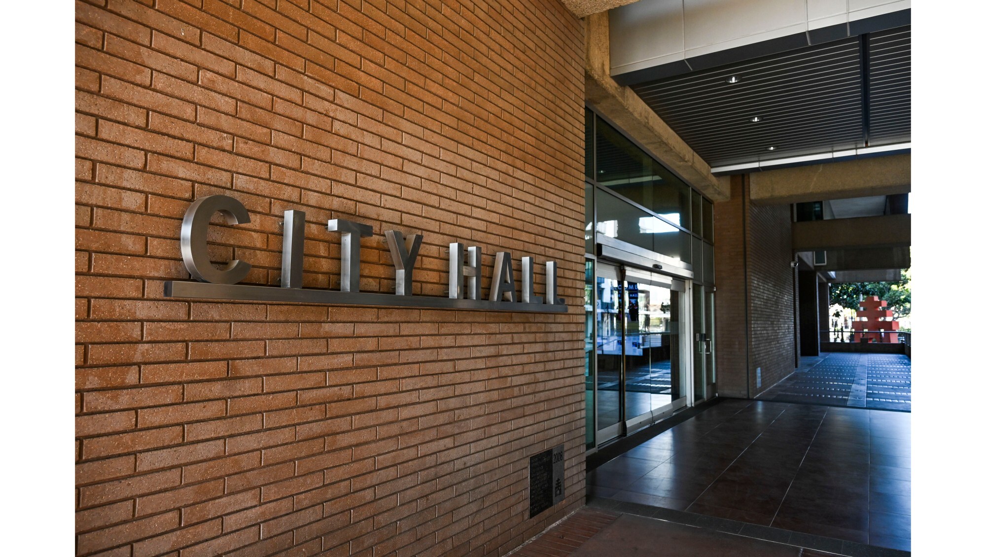 Riverside to consider appointing 'experienced' interim city manager while search continues