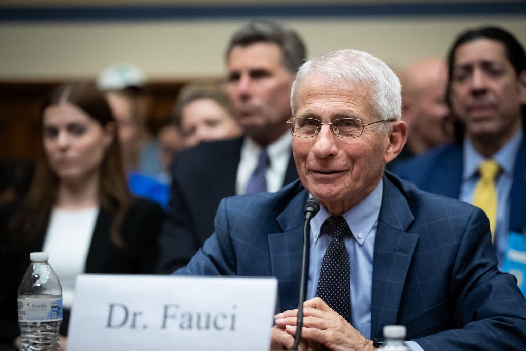 Los diarios de Fauci, publicados por el senador Paul, abordan los orígenes de la COVID y Trump.