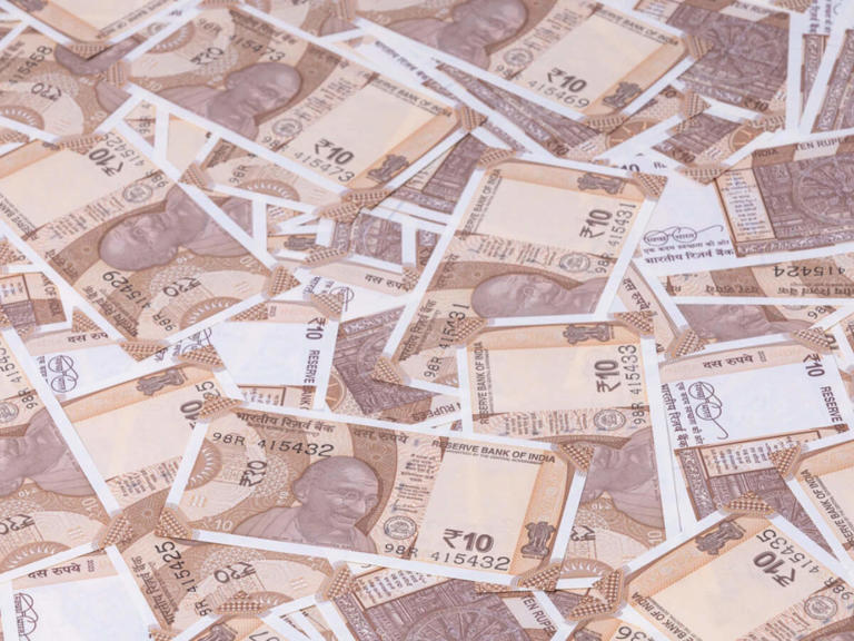 Plastic notes in India coming soon: Why govt wants polymer banknotes ...