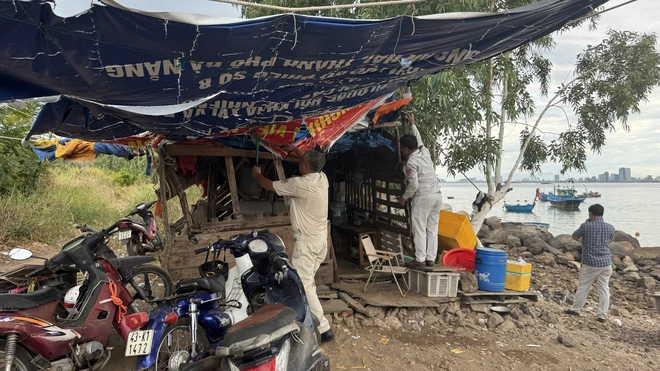 Giải tỏa kinh doanh trái phép, xử lý người cho khỉ ăn trên núi Sơn Trà