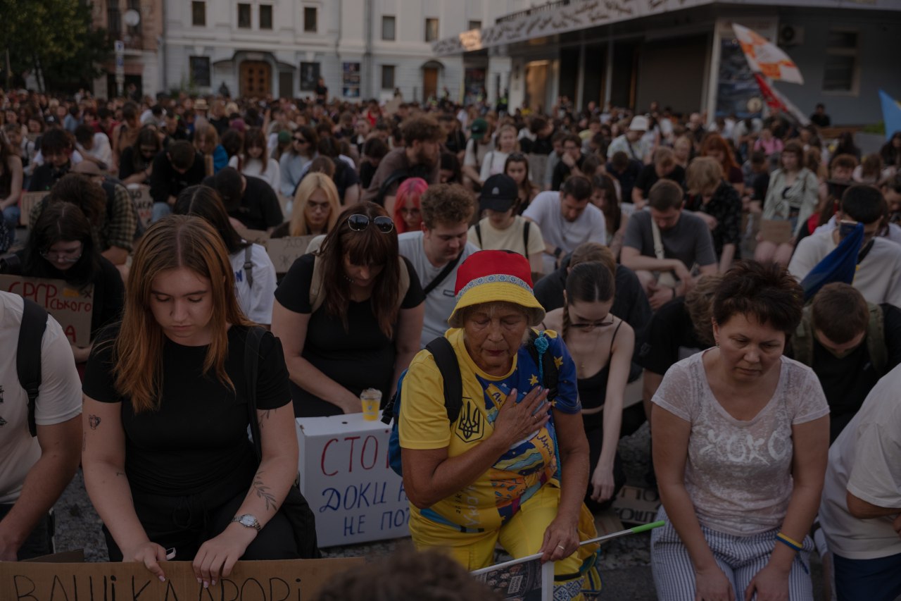 Even at war, Ukrainian society keeps presidential power in check
