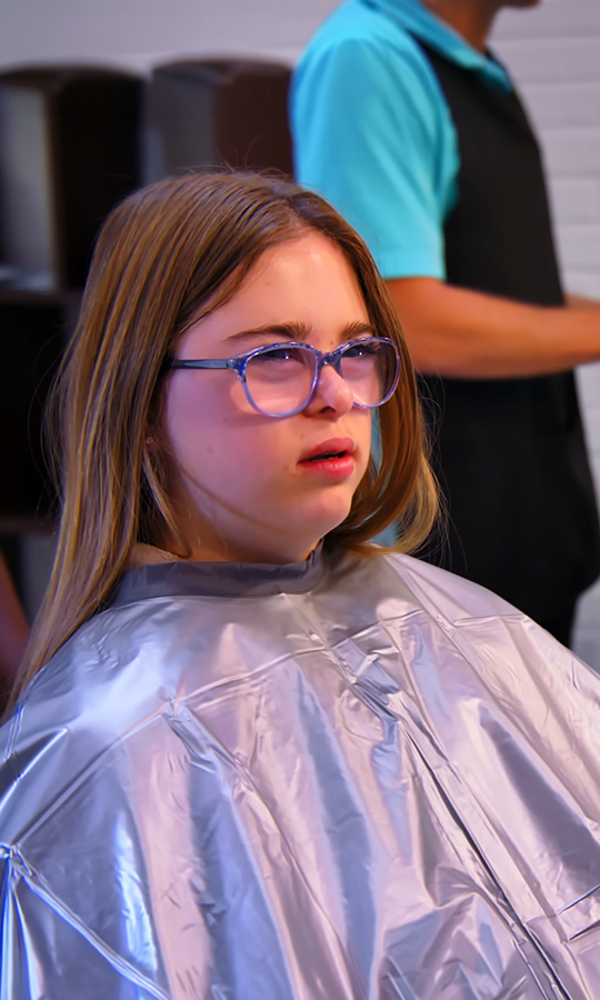 Mean girls shame teen at salon?