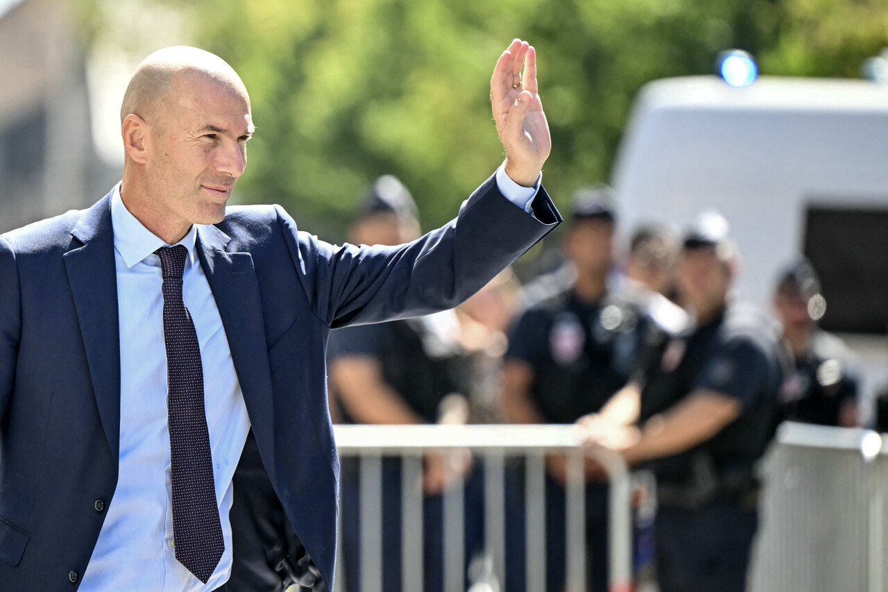 Zidane habillé par Nike, mais chaussé par Adidas : l'épineuse question ...