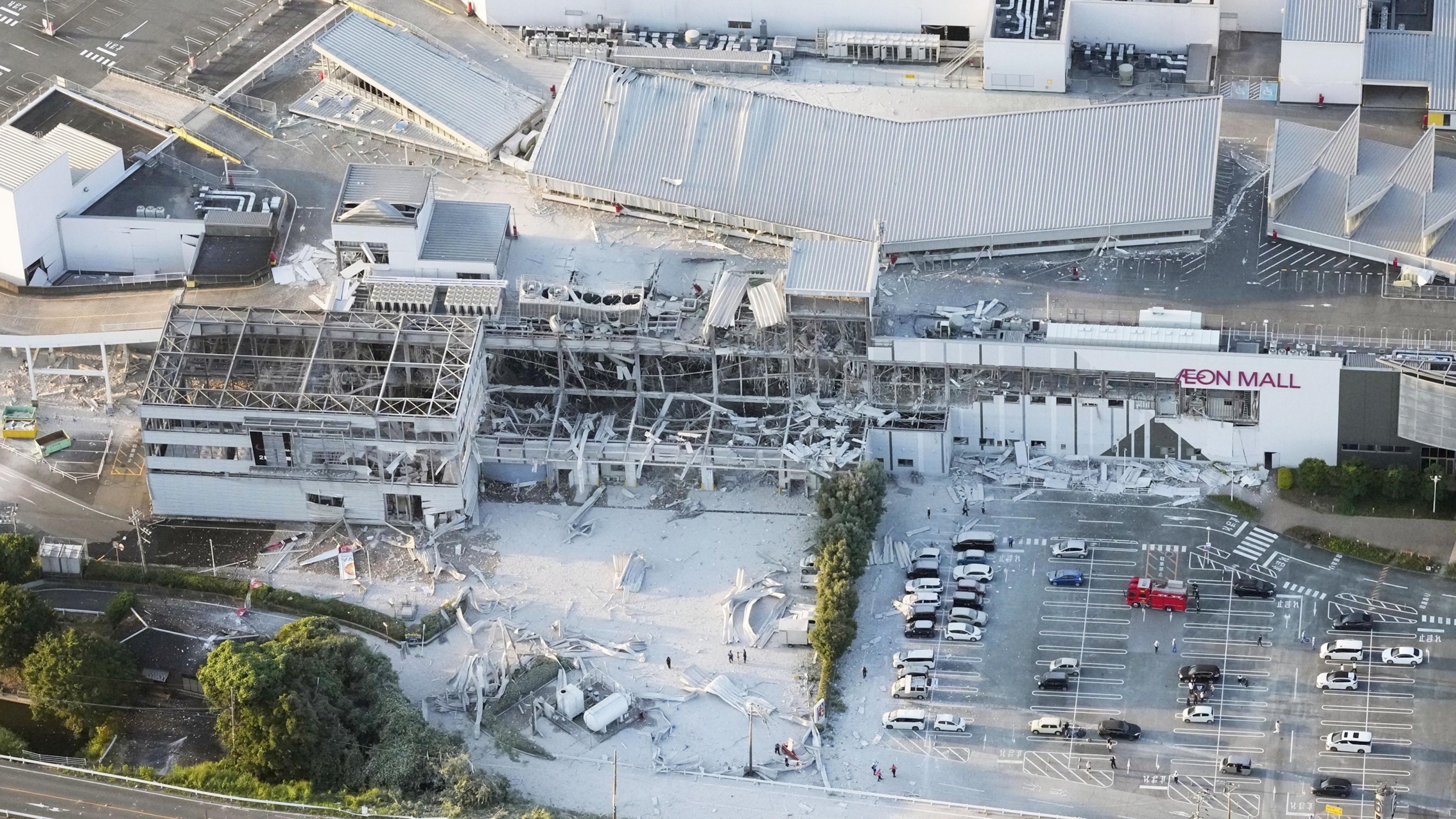 Powerful earthquake rocks Japan, damaging buildings and mall in south