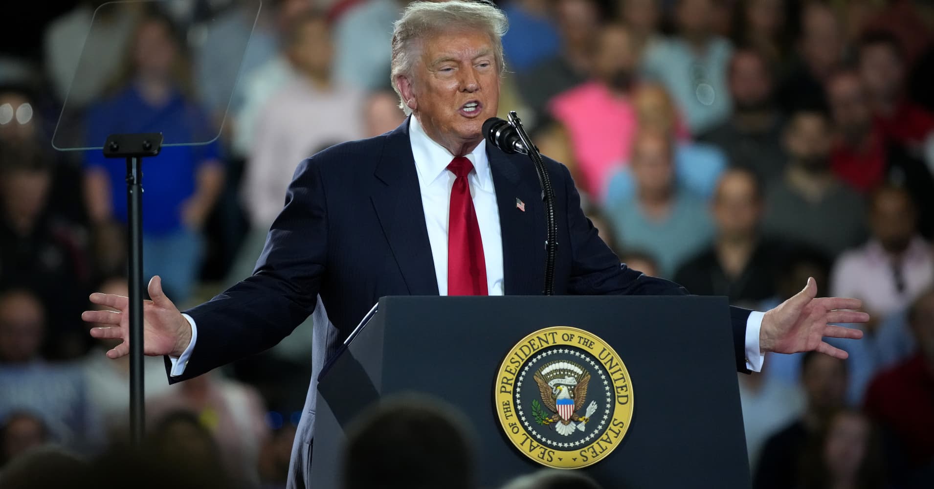 The financial firms taking the risk to handle President Trump’s $858 ...