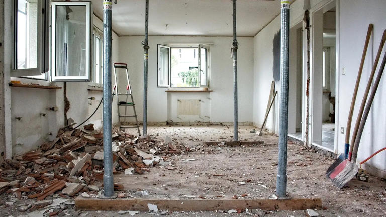 9 things sellers hope you're too afraid to notice at an open house