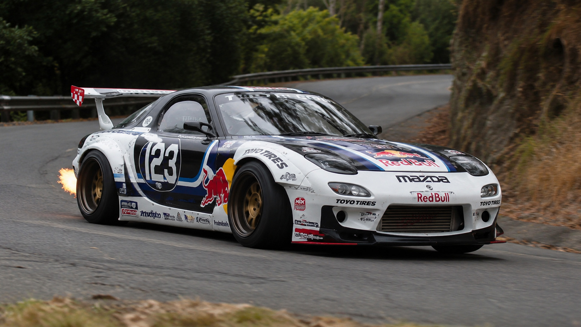 11,000 RPM quad-rotor Mazda RX-7 shoots massive flames