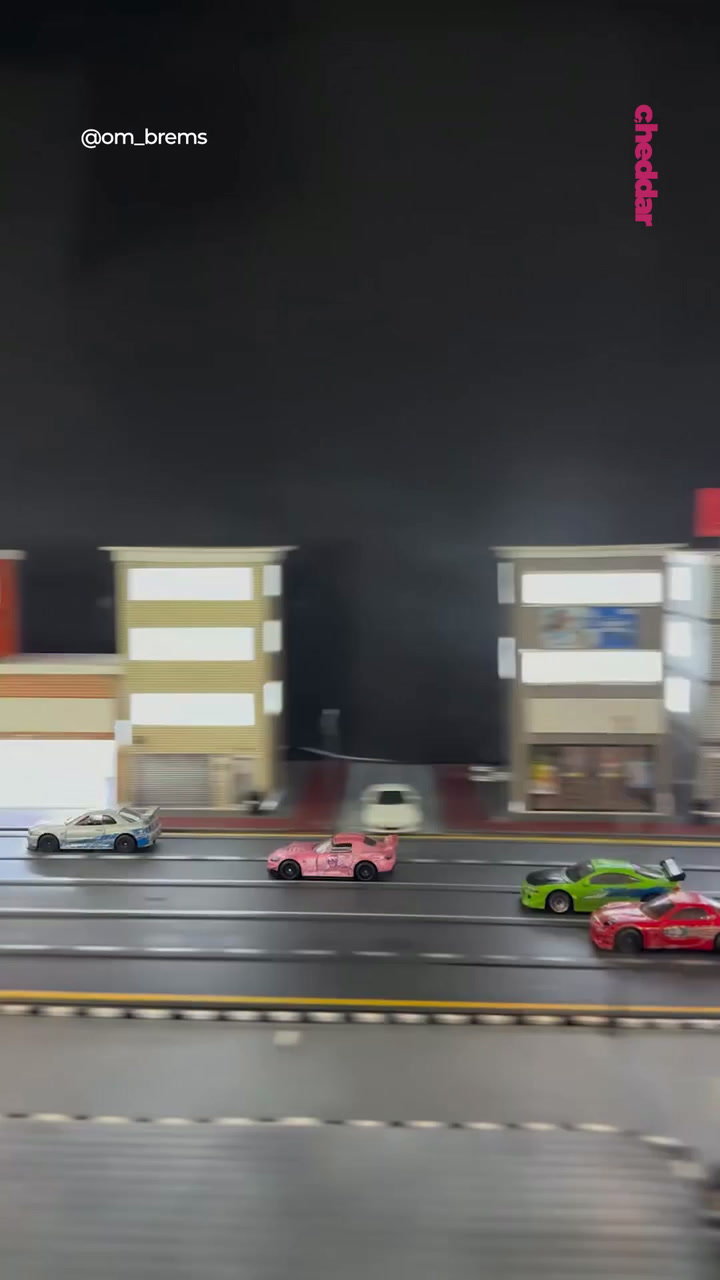 This diecast racing is next level!