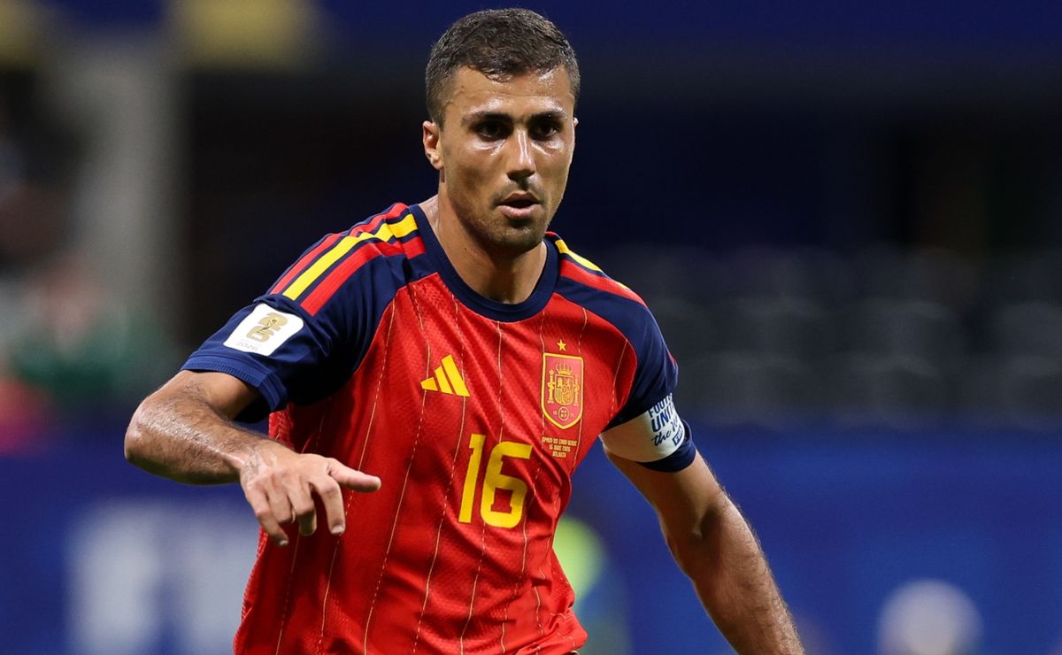 Según los informes, Rodrigo Hernández, MVP del Mundial de 2026, rechaza una oferta del PSG y tiene la vista puesta en su llegada al Real Madrid.