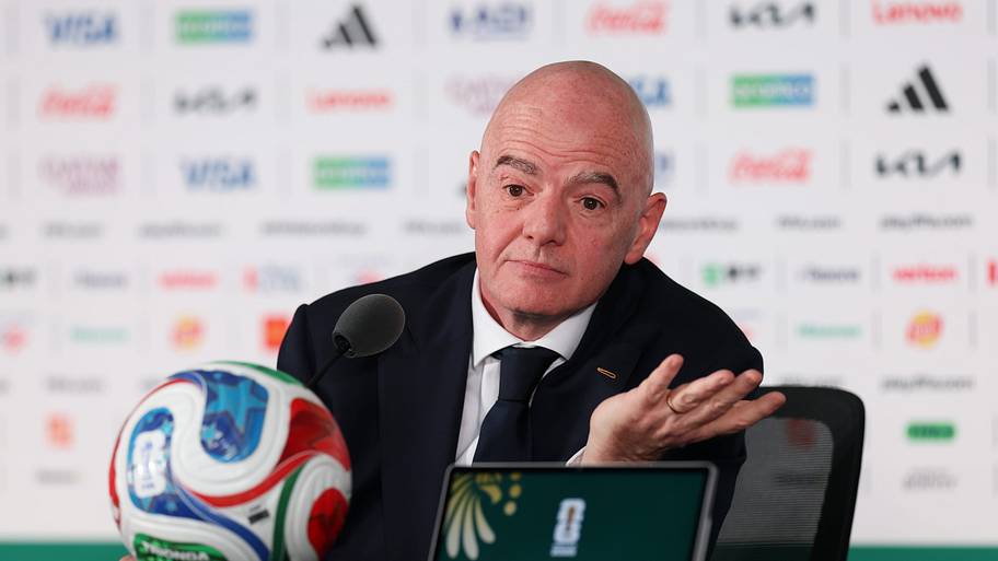 El presidente de La Liga critica duramente a Gianni Infantino por su “patética” respuesta a los críticos del Mundial.