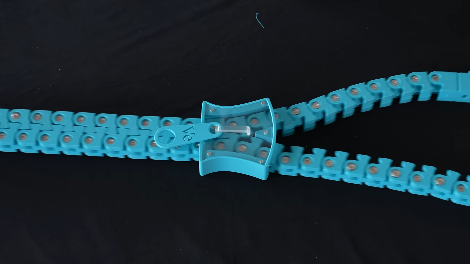 One broken zipper tooth can unzip the entire chain - here's why