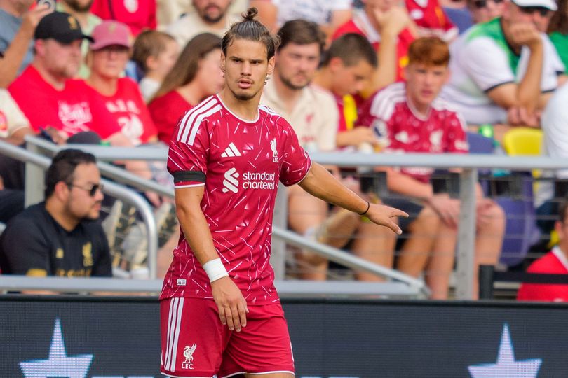 Milos Kerkez deja clara su opinión sobre Andy Robertson y Kostas Tsimikas en el Liverpool.
