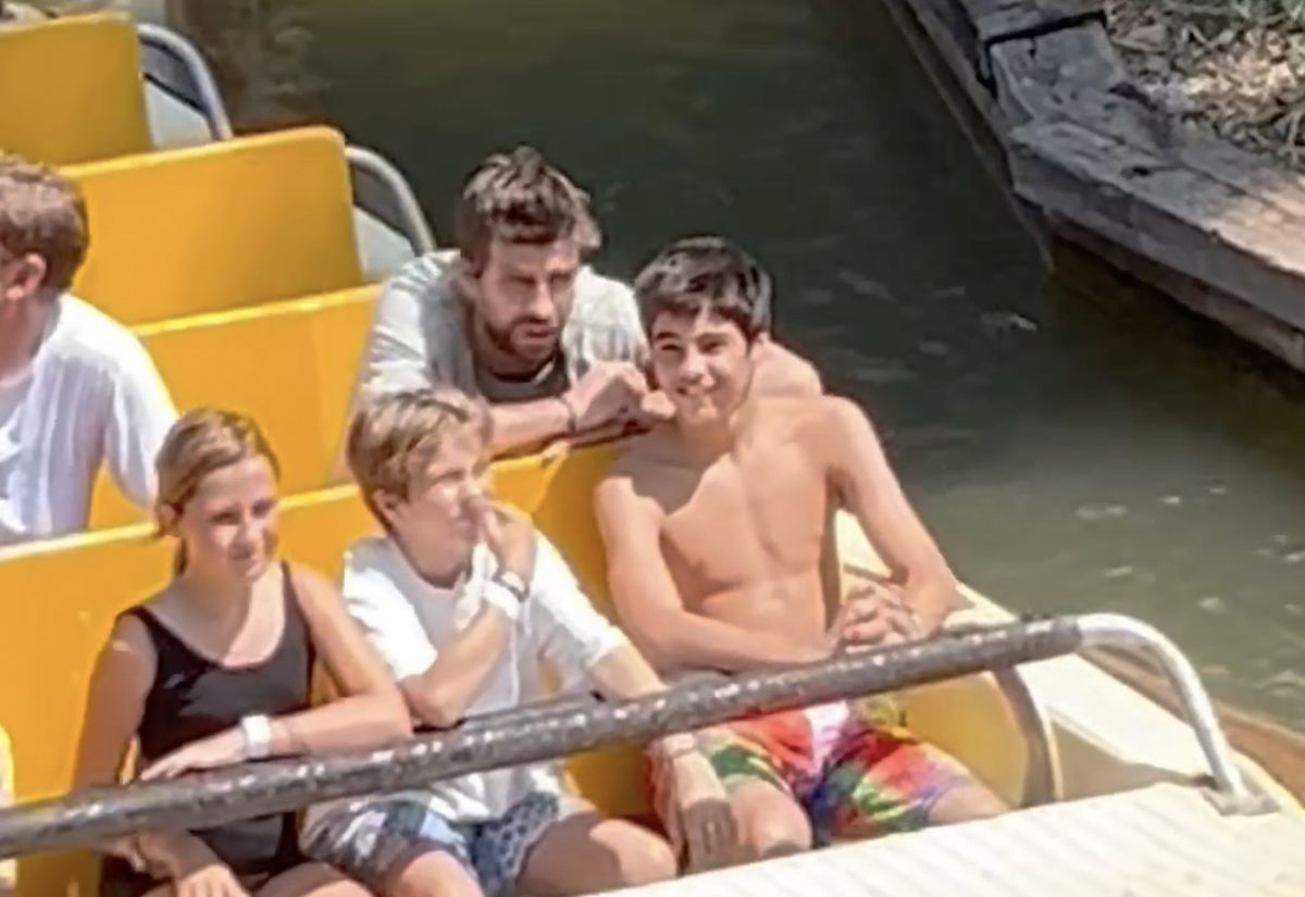 The former FC Barcelona defender recently spent a day at PortAventura World, where he focused on creating memorable moments with his children while keeping a low profile.