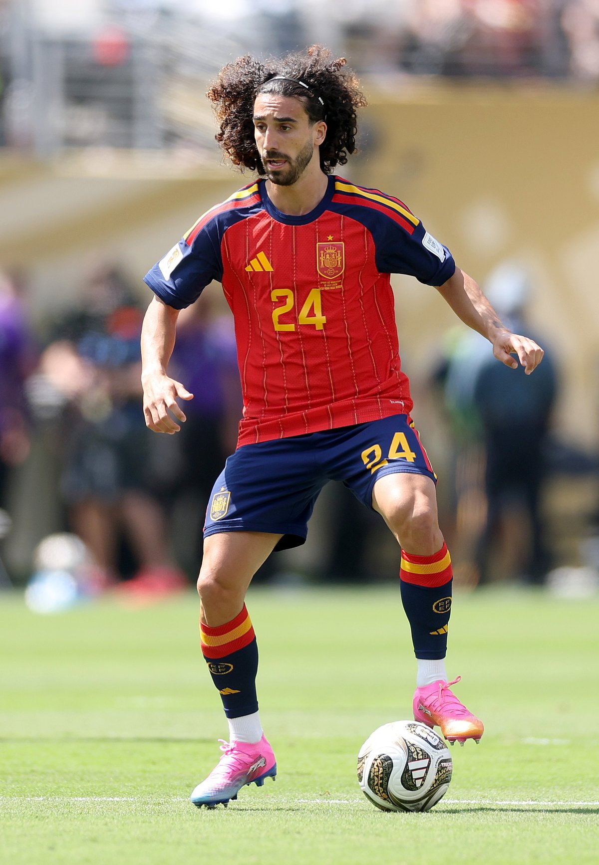 La estrella española cumple una extraña promesa mundialista tras su triunfo en la final.