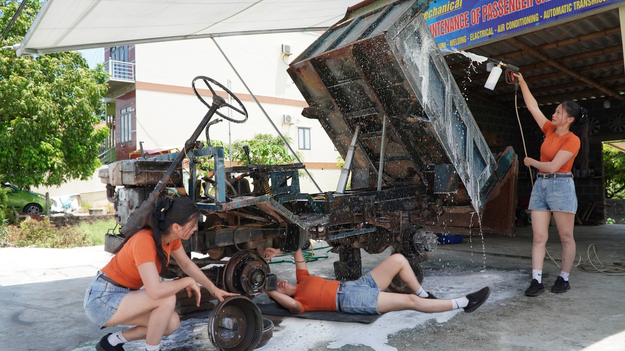 Genius girl's challenge; repair and maintain the chassis and engine of ...