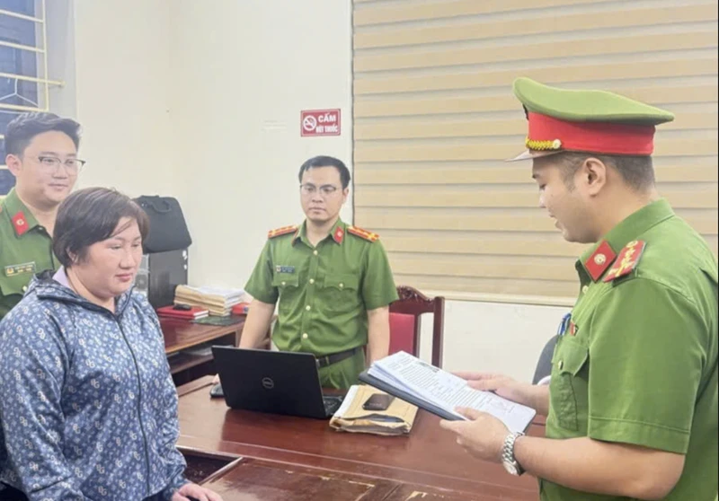 Khởi tố người phụ nữ dùng căn cước, sổ đỏ giả để lừa vay 11 tỷ đồng