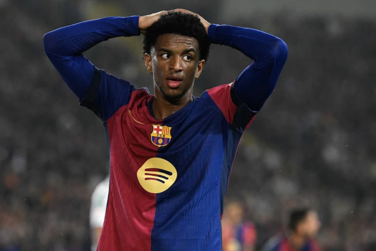 Empat pemain Barcelona wajib tampil impresif pada pramusim demi meyakinkan Hansi Flick dan mengamankan tempat di skuad utama musim depan. (Dok. AFP)