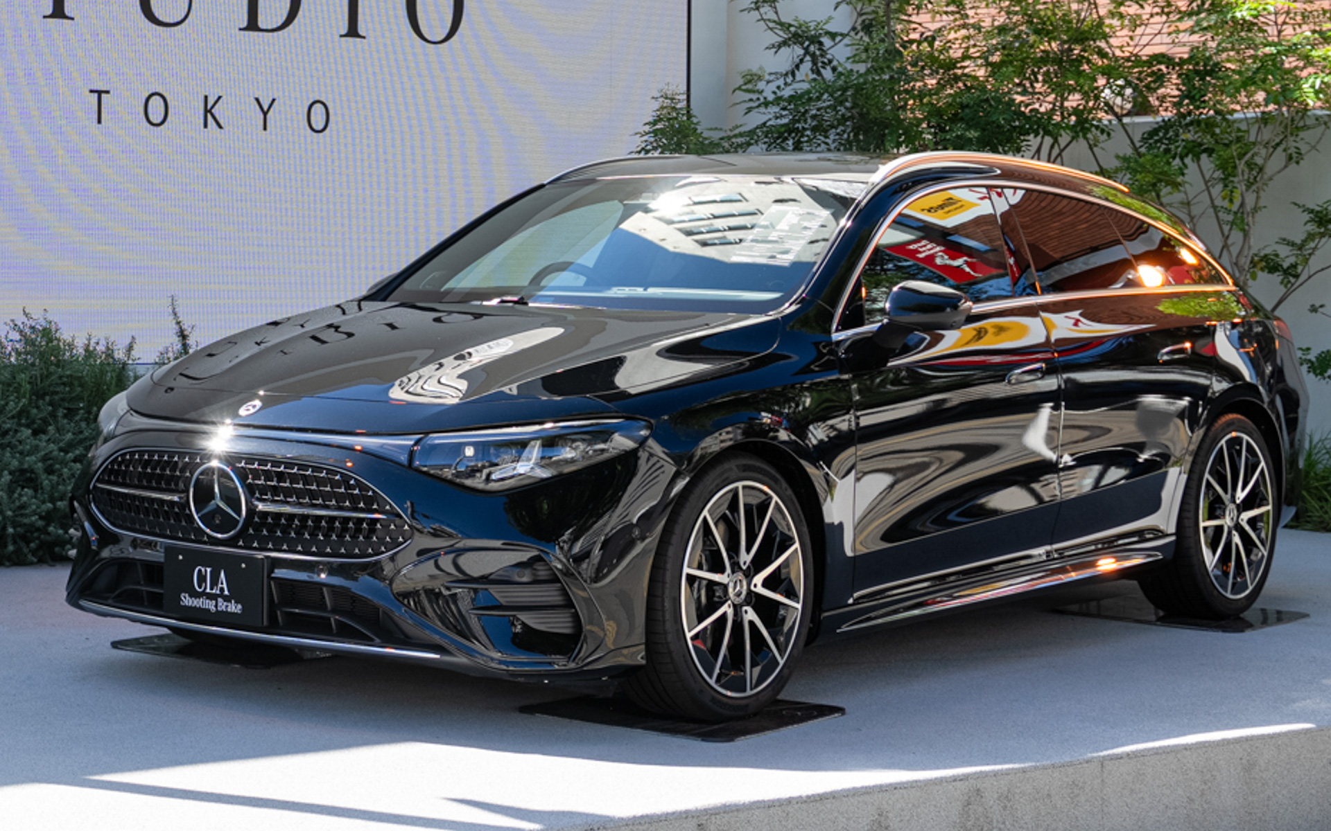 メルセデス・ベンツ、後輪駆動の新型EV「CLA」「CLAシューティングブレーク」 価格668万円からで補助金は98万円