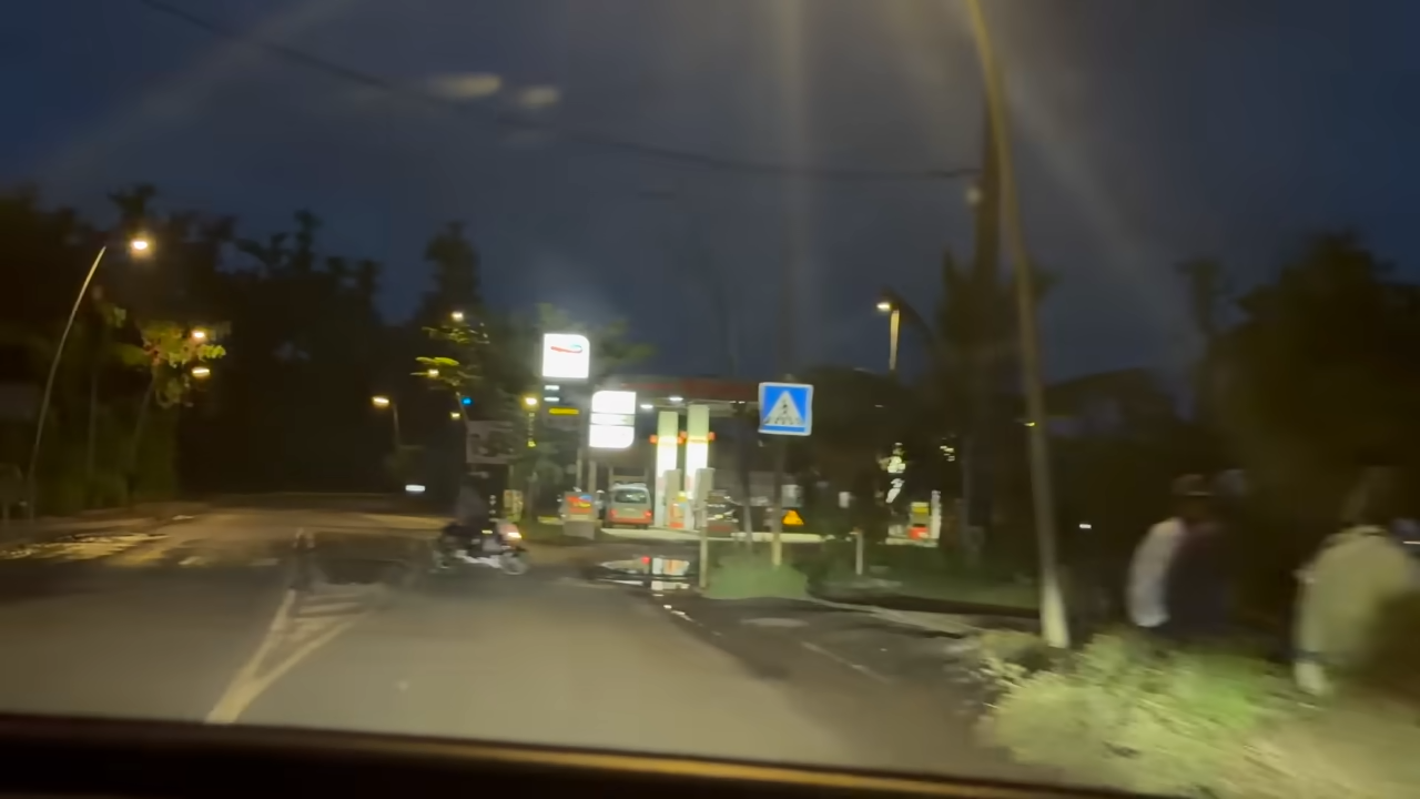 The police warning was caught on camera - “If you see an obstacle, don ...