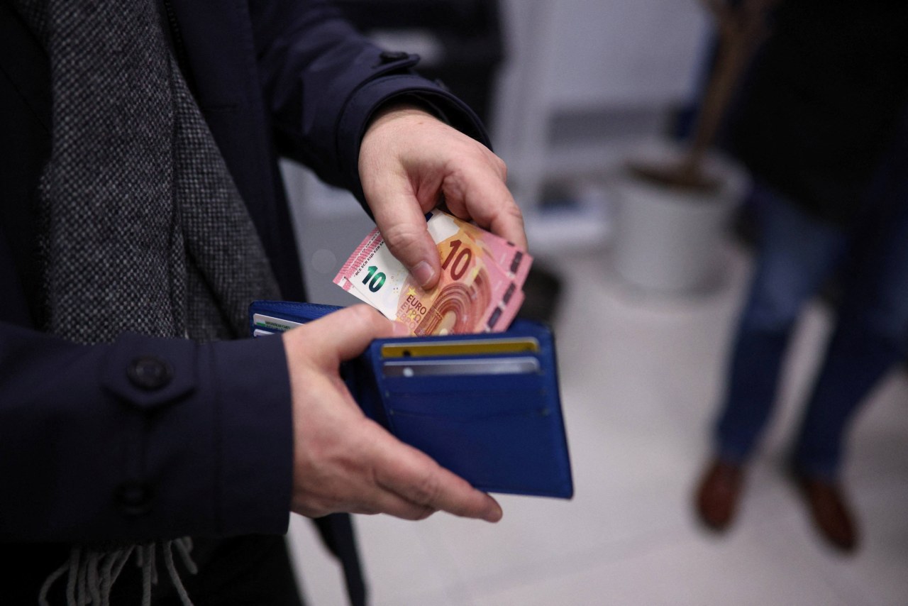 ECB tracker detects no pickup in eurozone wage pressures